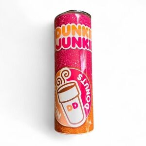 ☕️ NEW Mama Runs On Dunkin Glitter Tumbler 20oz